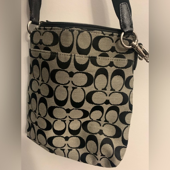 Cross body coach purse - Picture 3 of 4